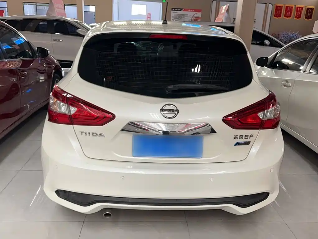 Nissan Tiida — фото 10
