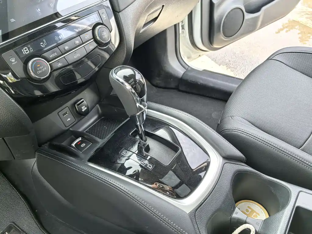 Nissan X-Trail — фото 11