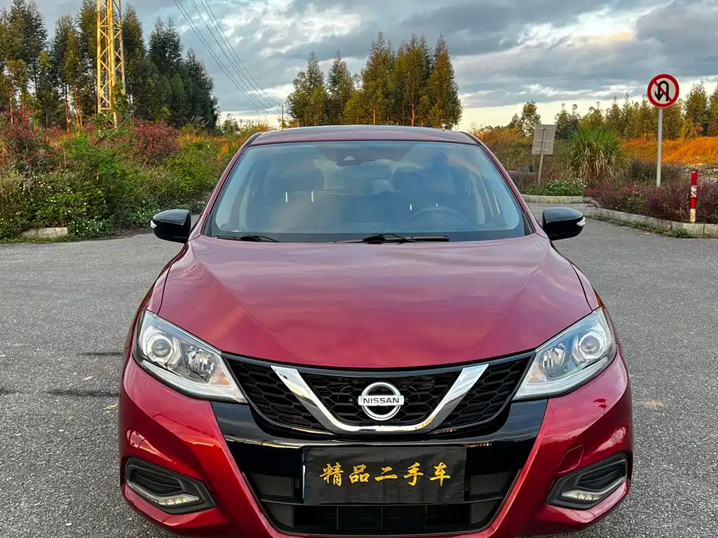 Nissan Tiida — фото 4