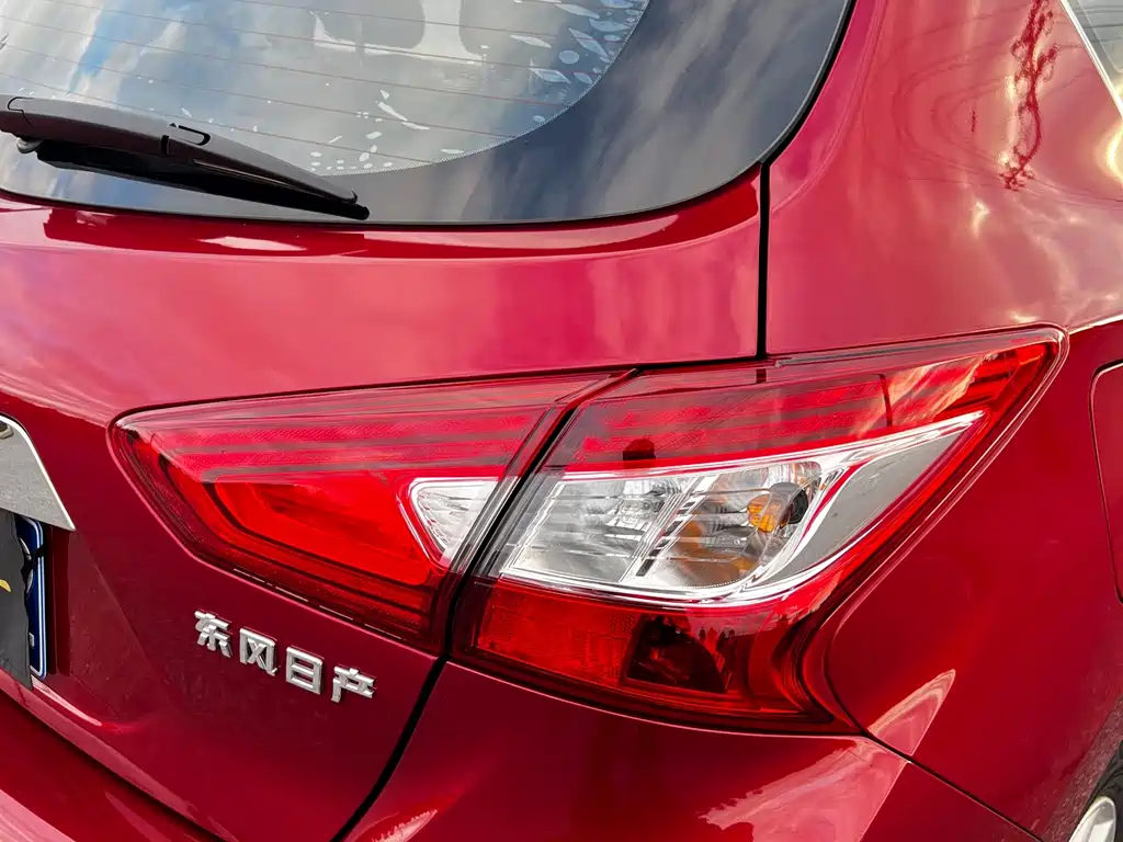 Nissan Tiida — фото 34