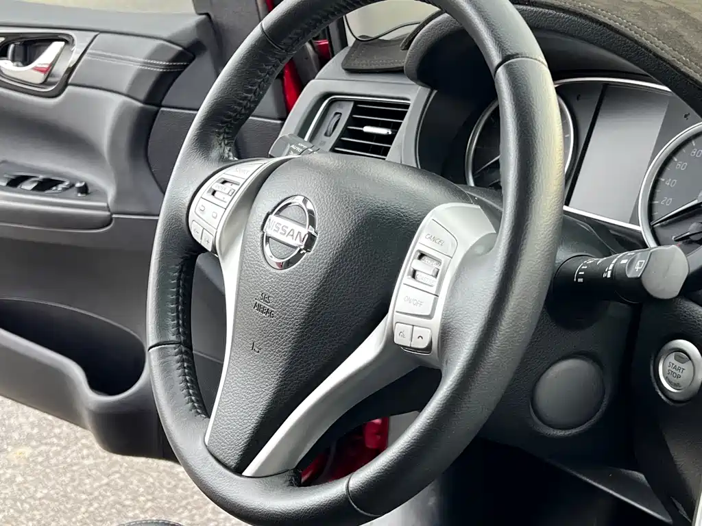 Nissan Tiida — фото 9