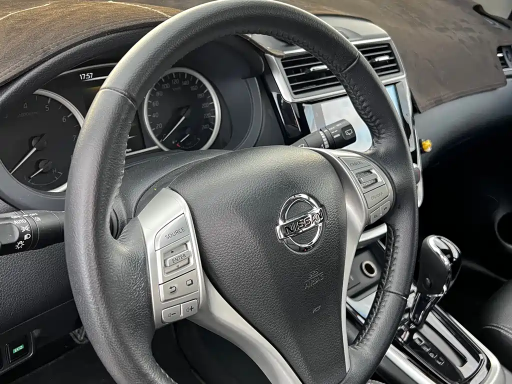 Nissan Tiida — фото 10