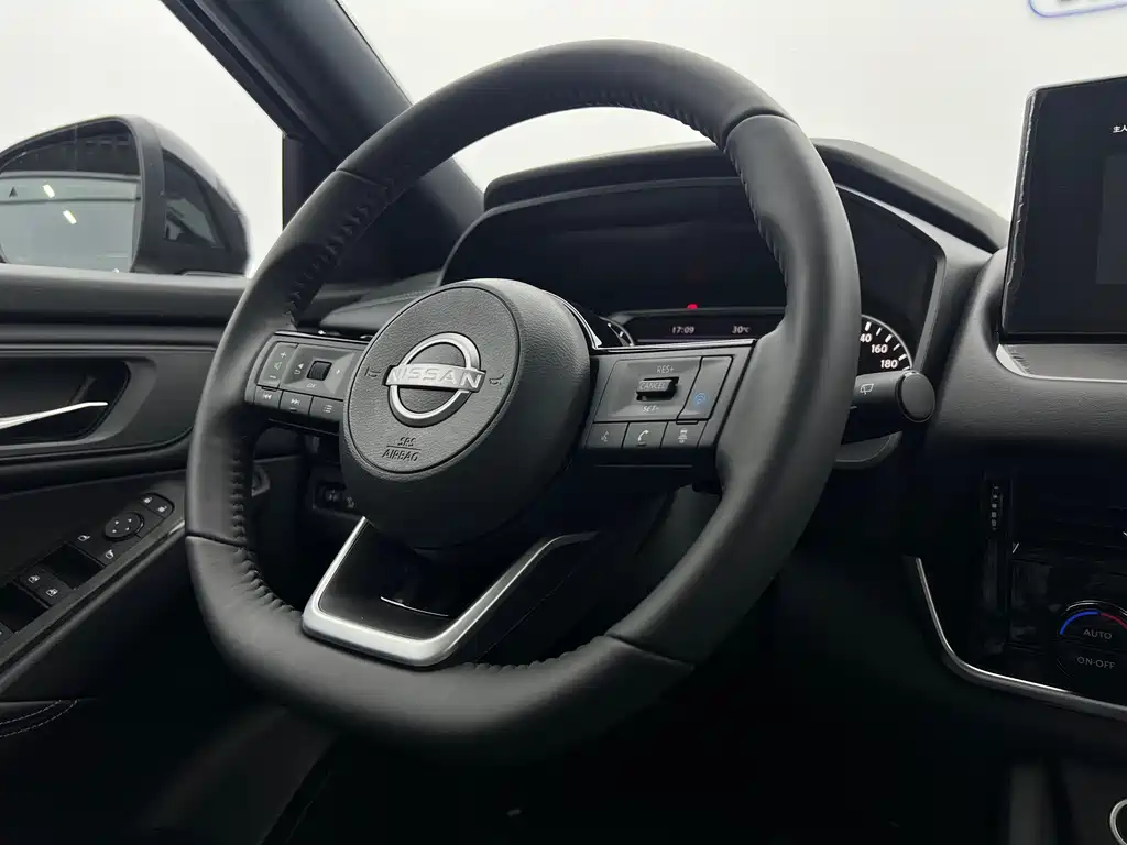 Nissan Qashqai — фото 13