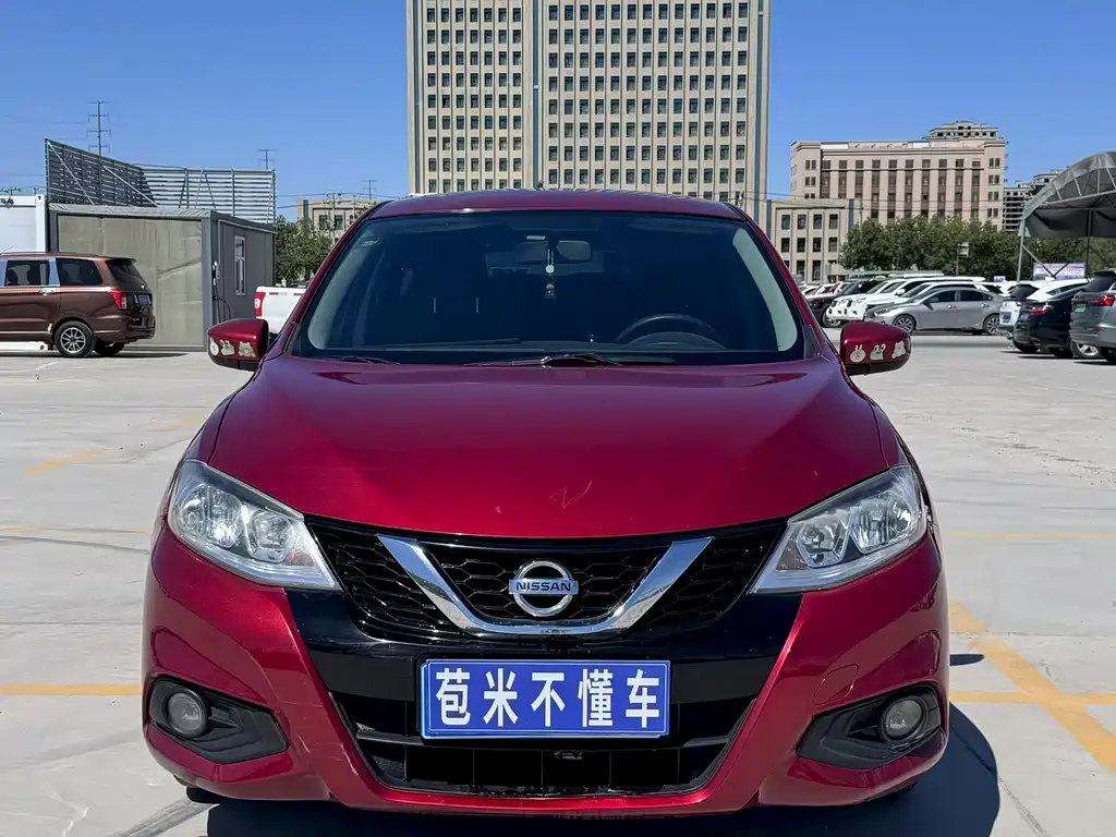 Nissan Tiida — фото 2