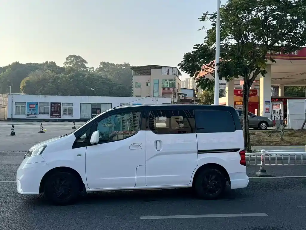 Nissan NV200 — фото 3