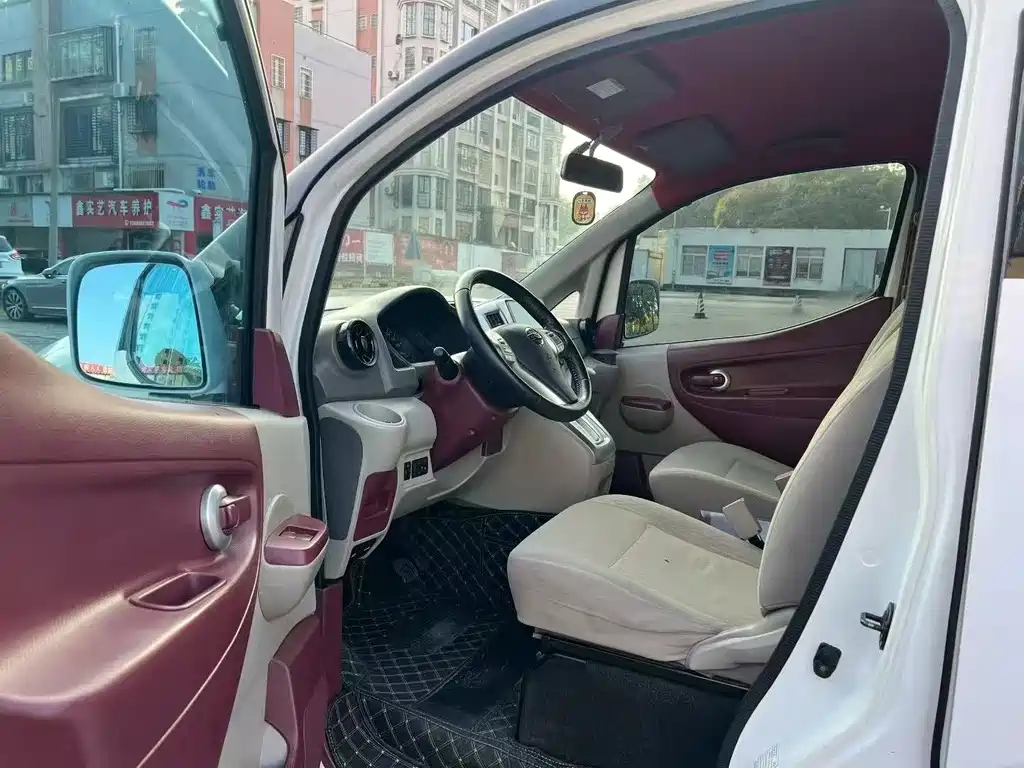 Nissan NV200 — фото 9