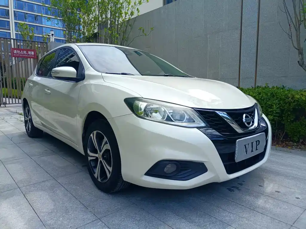 Nissan Tiida — фото 2