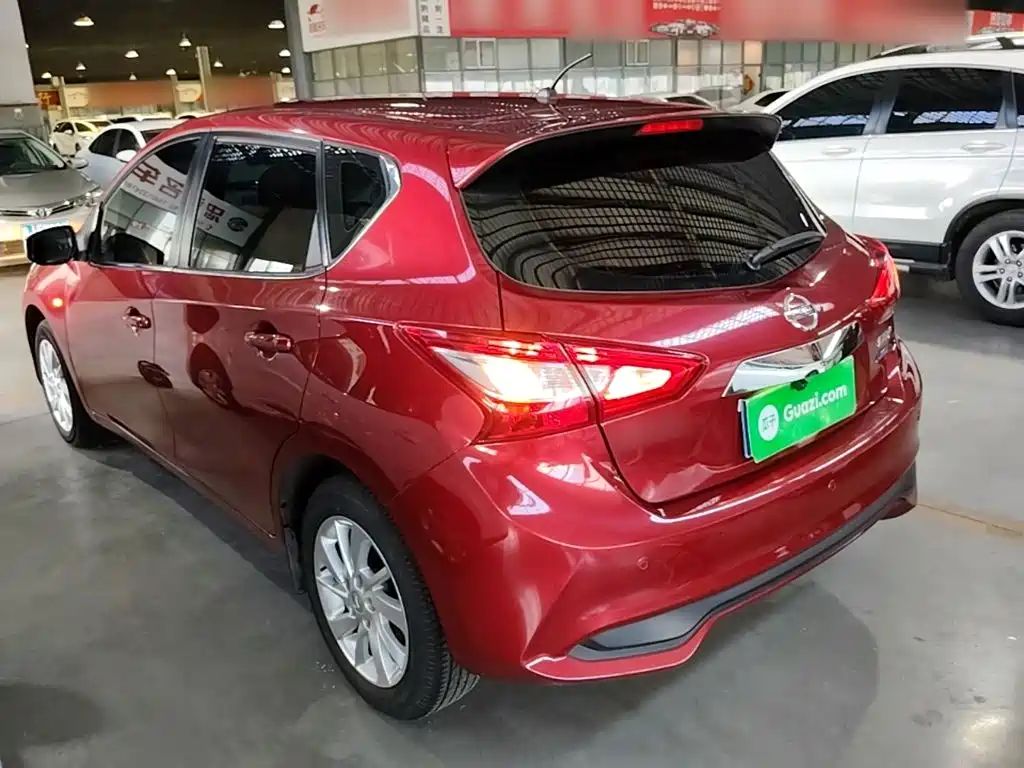Nissan Tiida — фото 5