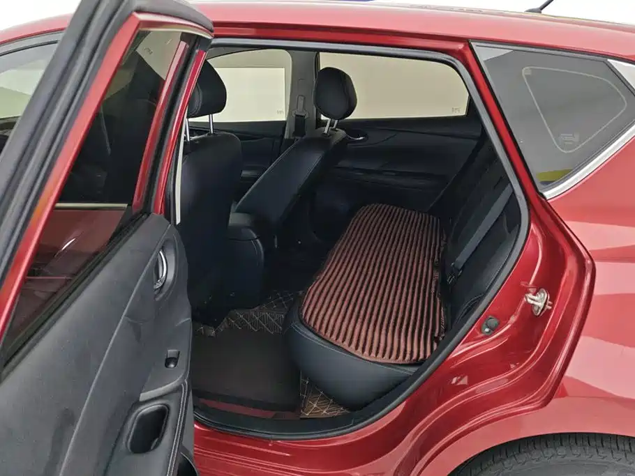 Nissan Tiida — фото 11