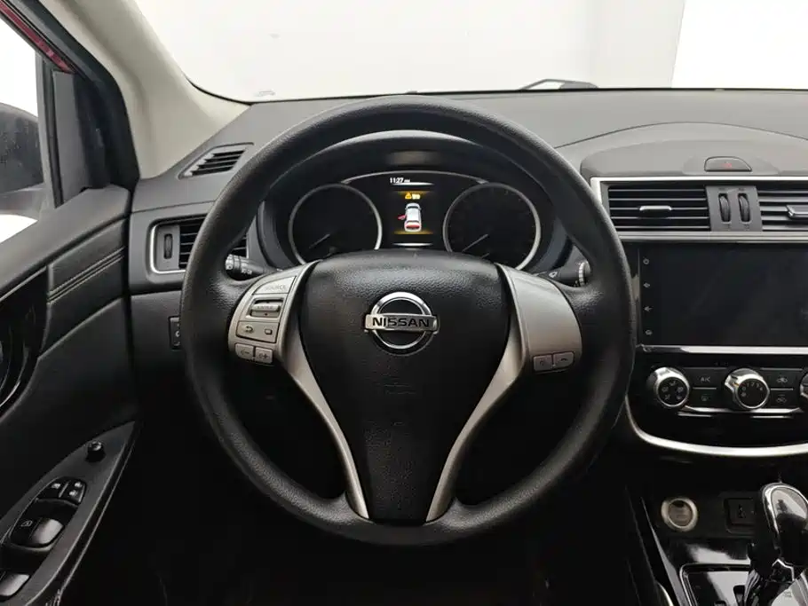 Nissan Tiida — фото 15