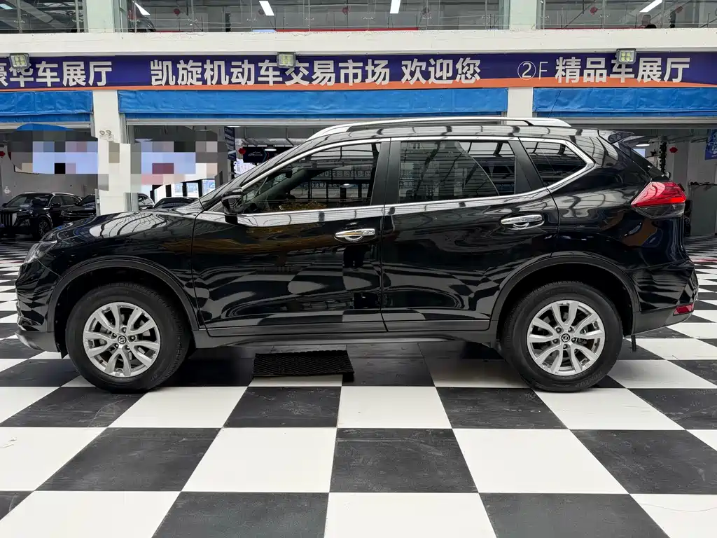 Nissan X-Trail — фото 7