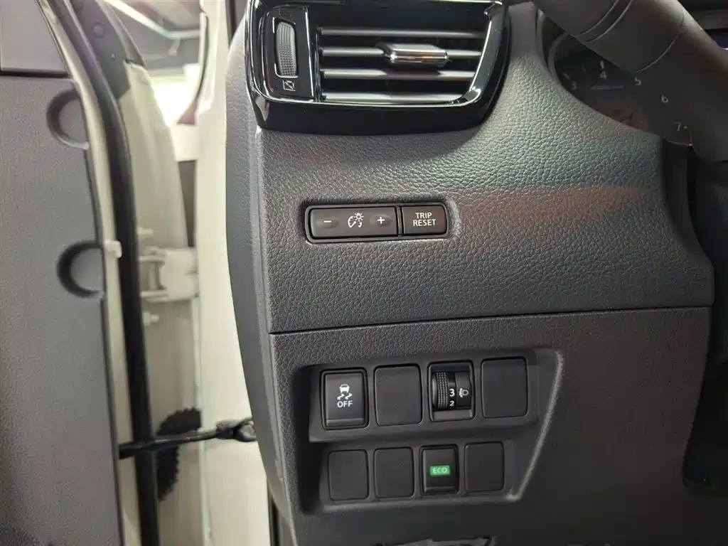 Nissan Qashqai — фото 9
