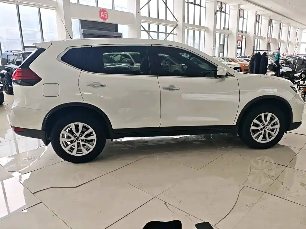 Nissan X-Trail — фото 10