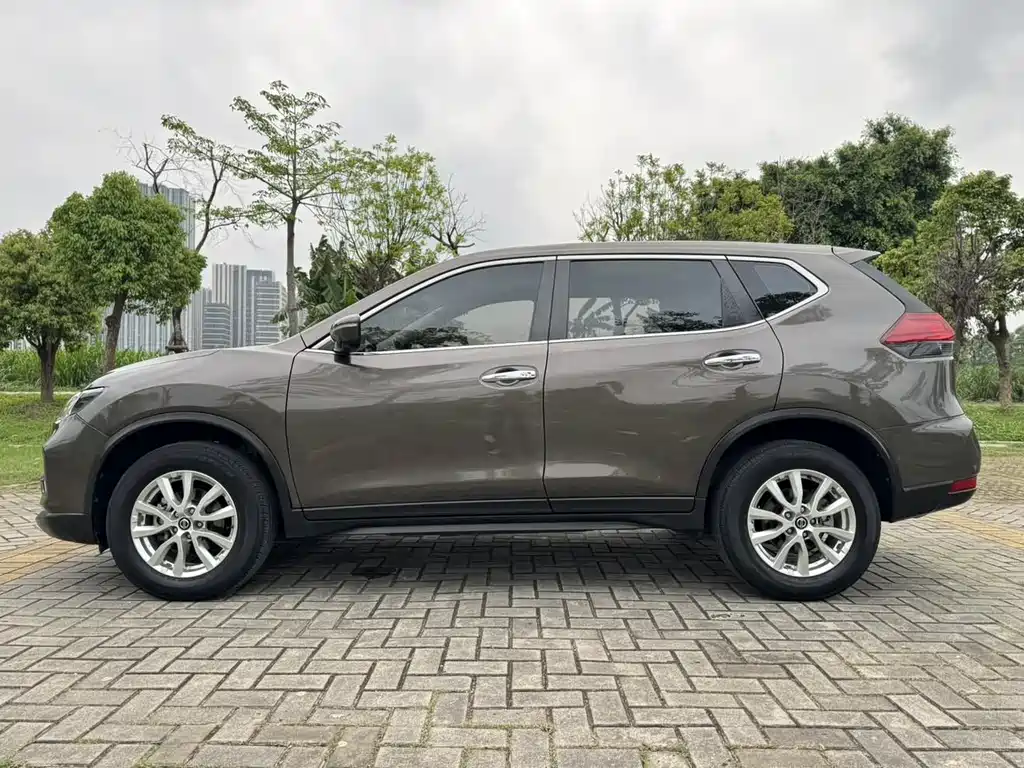 Nissan X-Trail — фото 7