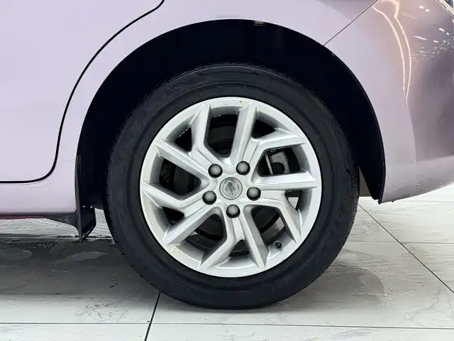Nissan Tiida — фото 8