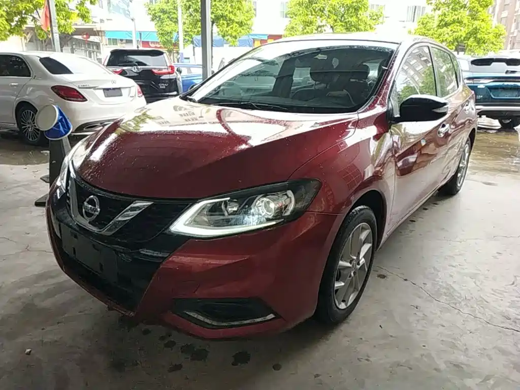 Nissan Tiida — фото 2