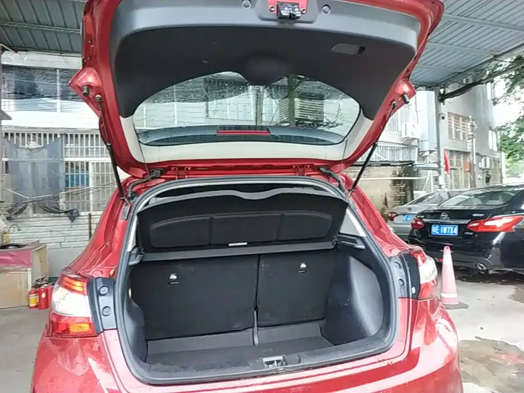 Nissan Tiida — фото 15