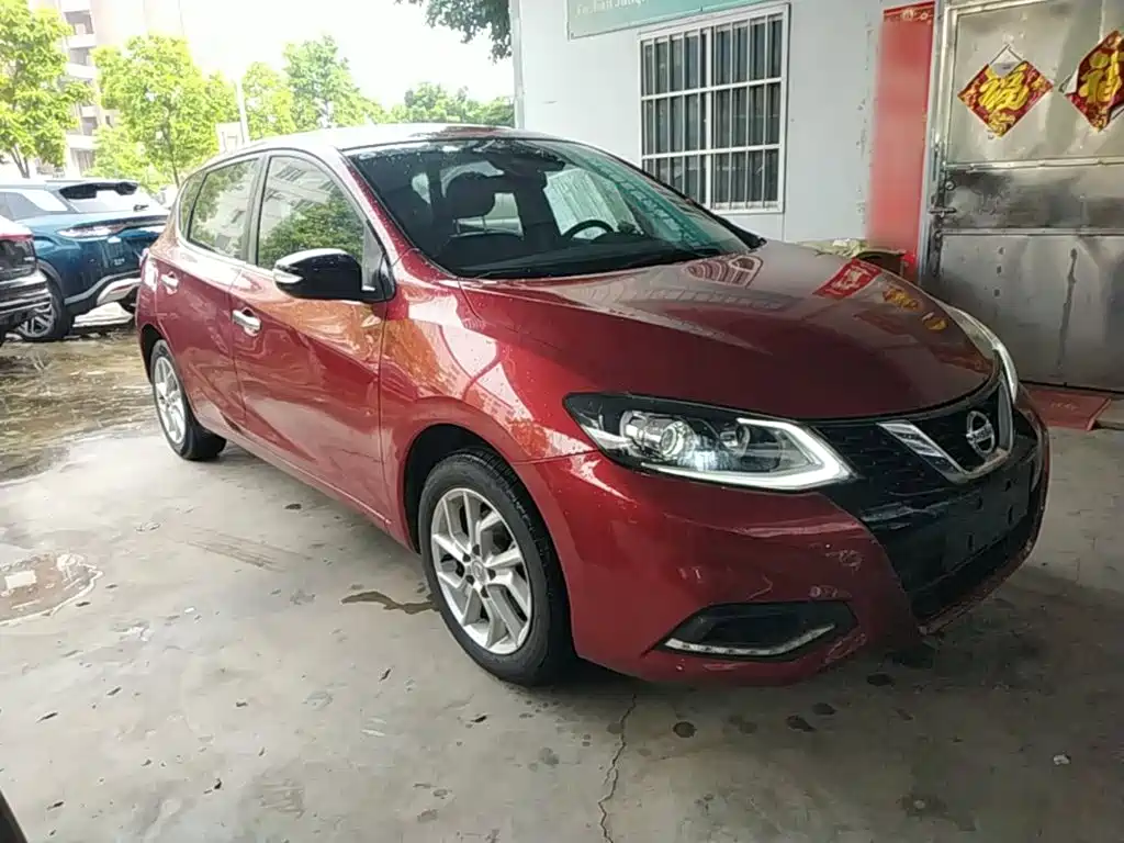 Nissan Tiida — фото 4