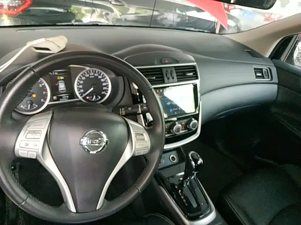 Nissan Tiida — фото 9