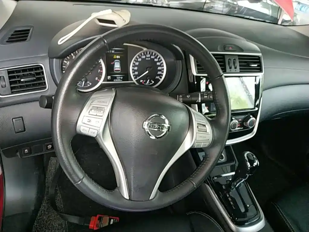 Nissan Tiida — фото 10