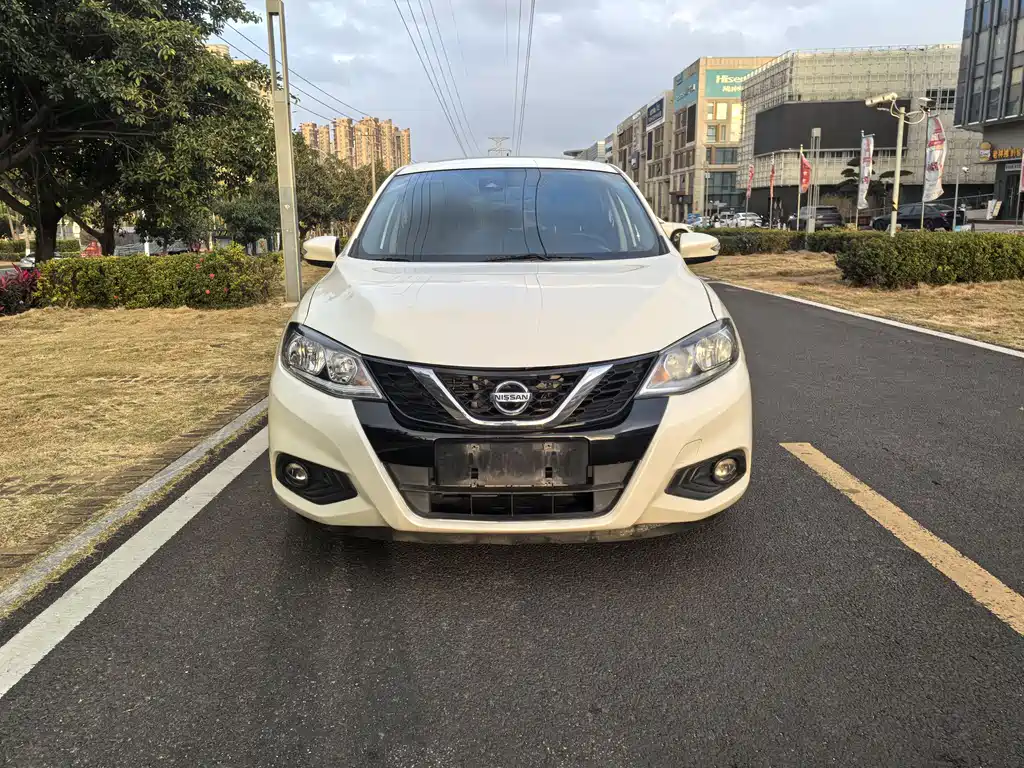 Nissan Tiida — фото 2