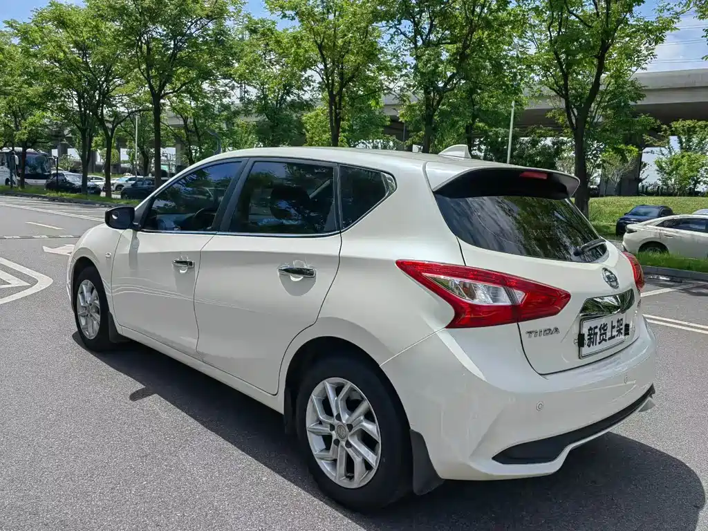 Nissan Tiida — фото 7