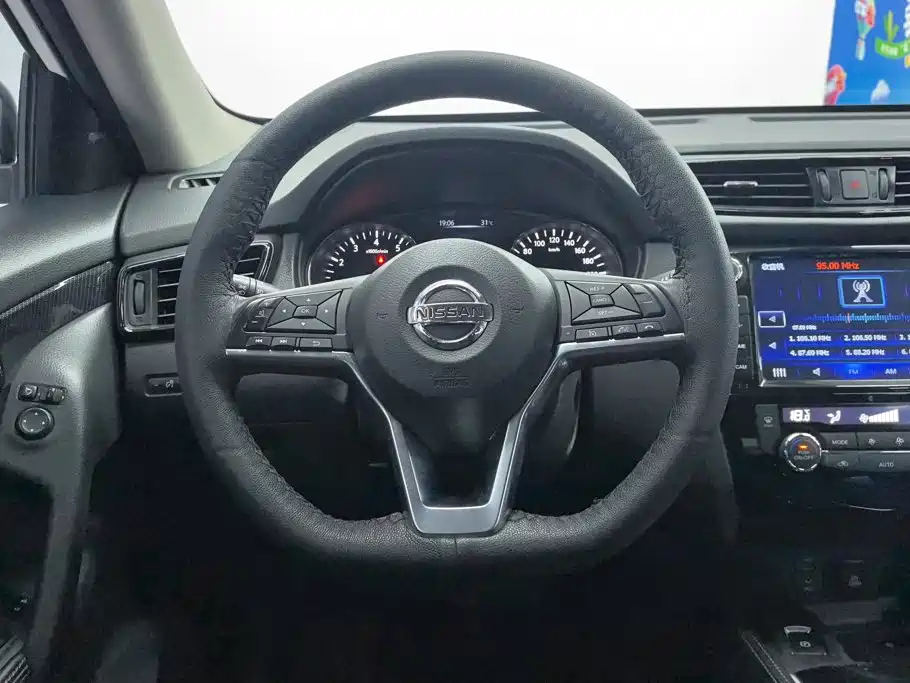 Nissan X-Trail — фото 15