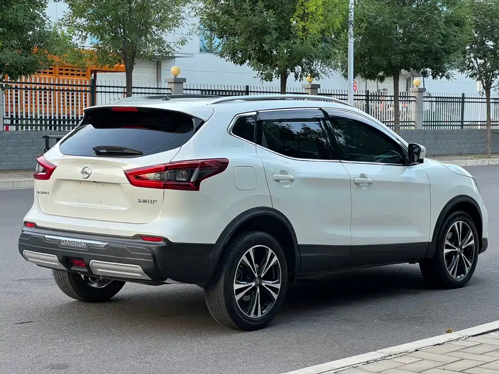 Nissan Qashqai — фото 4
