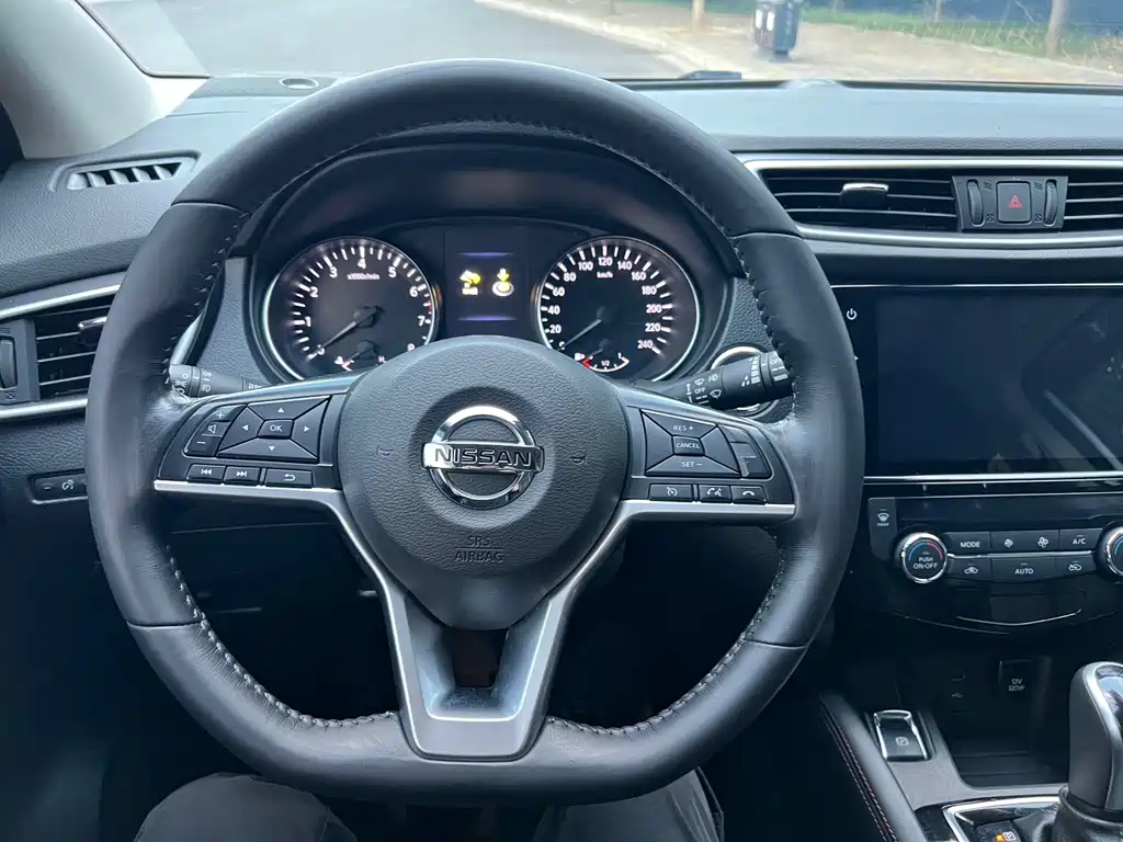 Nissan Qashqai — фото 9