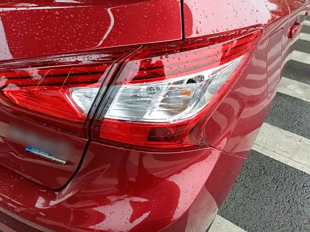 Nissan Tiida — фото 8
