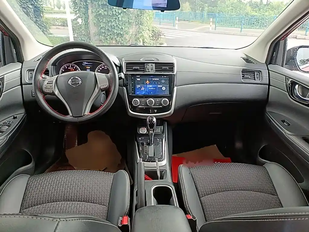 Nissan Tiida — фото 10