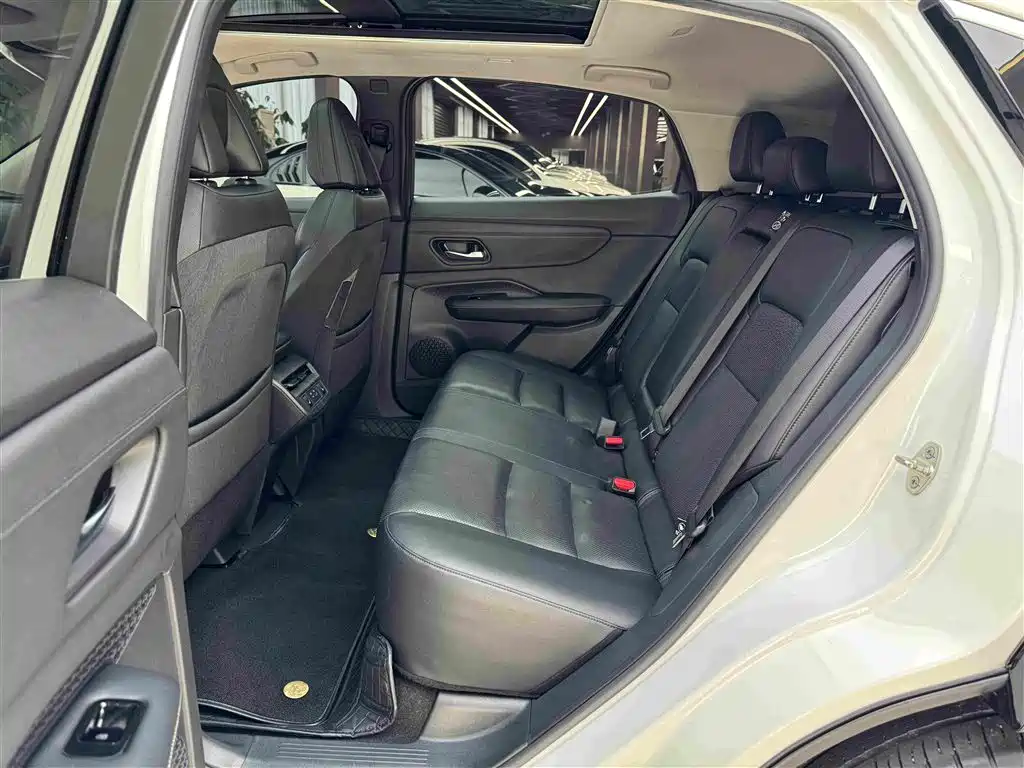 Nissan Ariya — фото 10