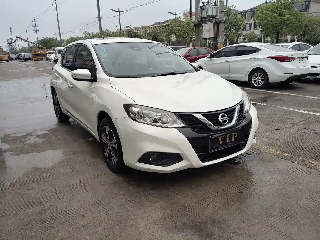 Nissan Tiida — фото 2