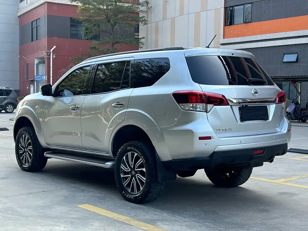 Nissan Terra — фото 4