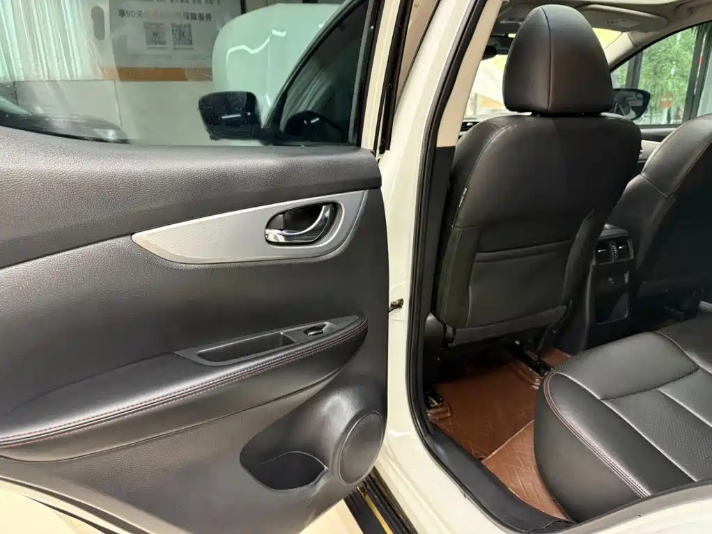 Nissan Qashqai — фото 17