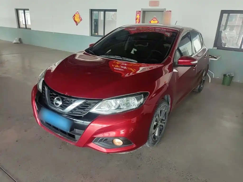 Nissan Tiida — фото 2
