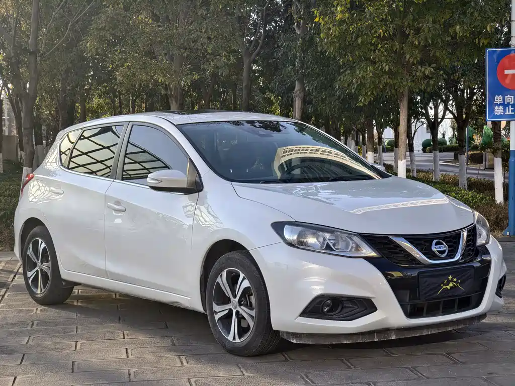 Nissan Tiida — фото 3