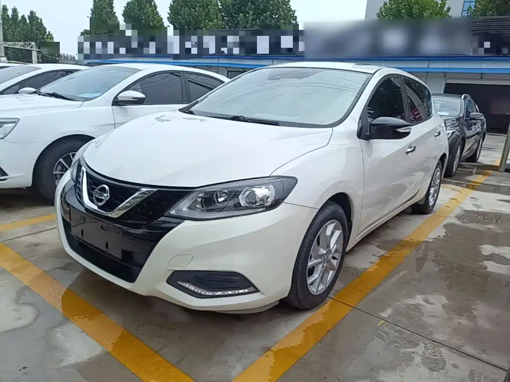 Nissan Tiida — фото 2