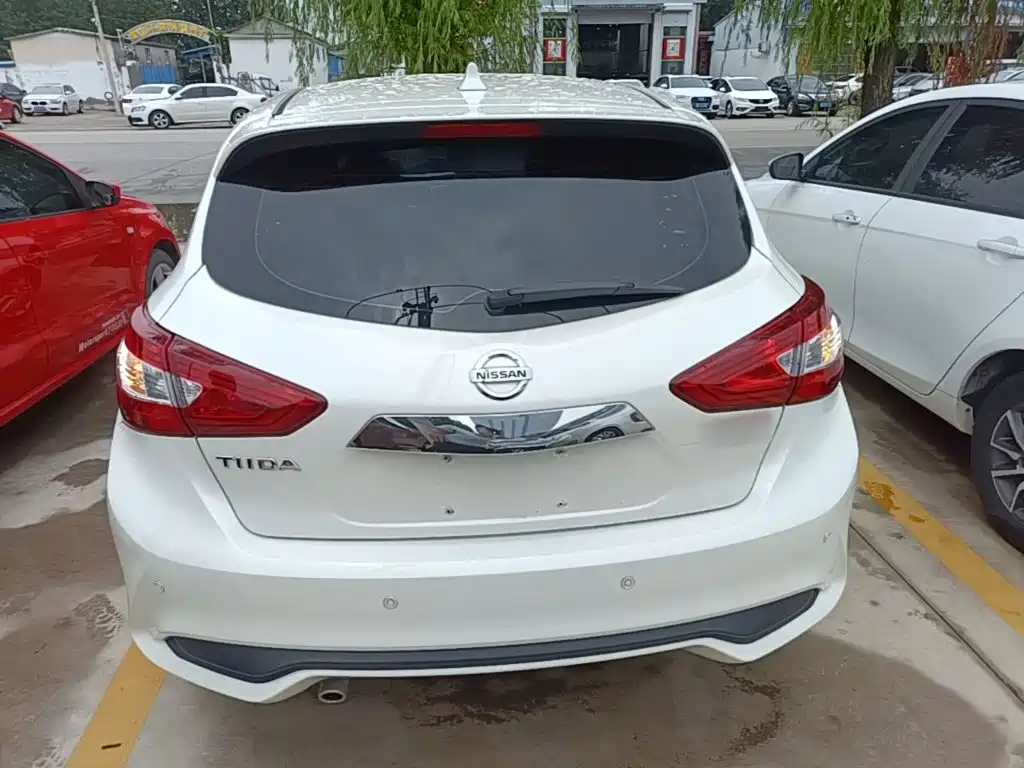 Nissan Tiida — фото 4