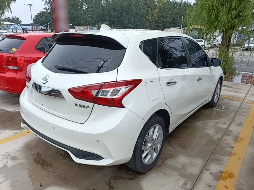 Nissan Tiida — фото 5