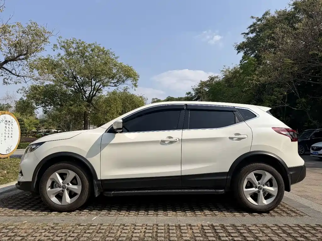 Nissan Qashqai — фото 4