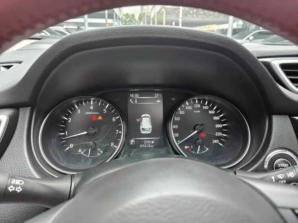 Nissan Qashqai — фото 10