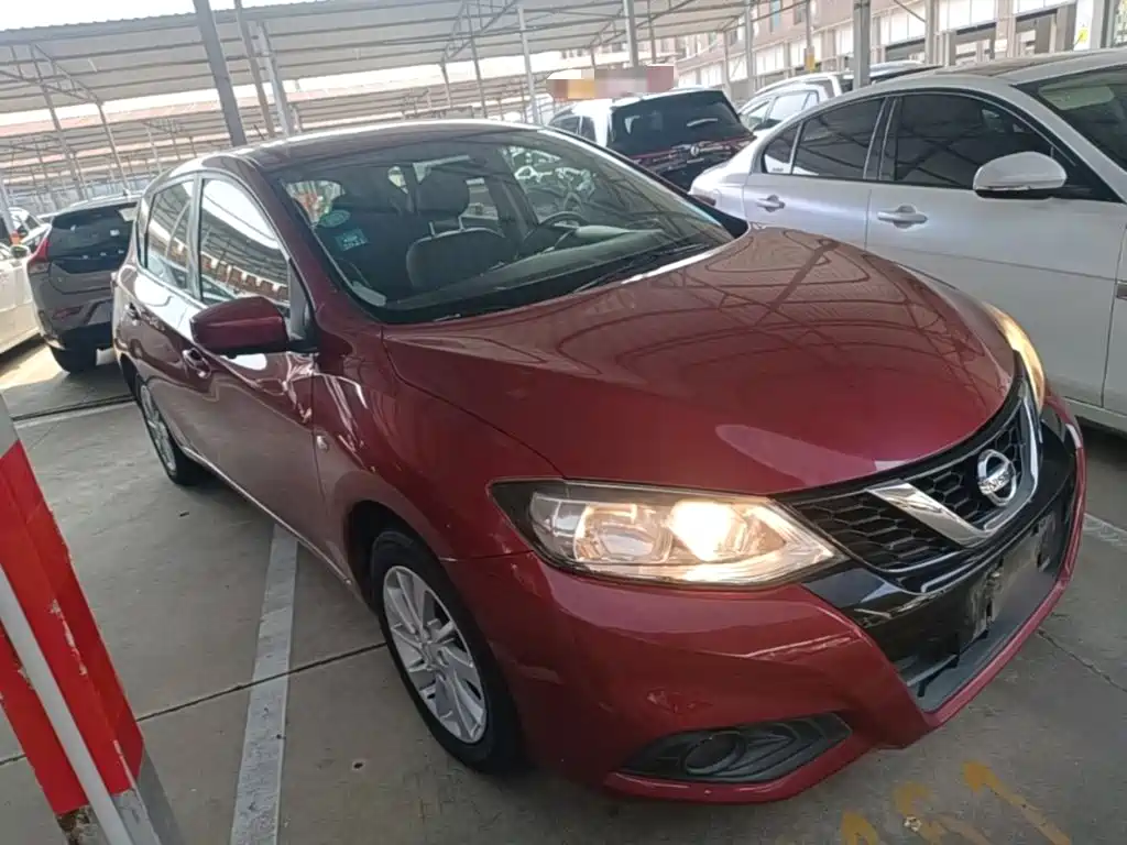 Nissan Tiida — фото 4