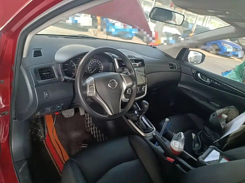 Nissan Tiida — фото 10