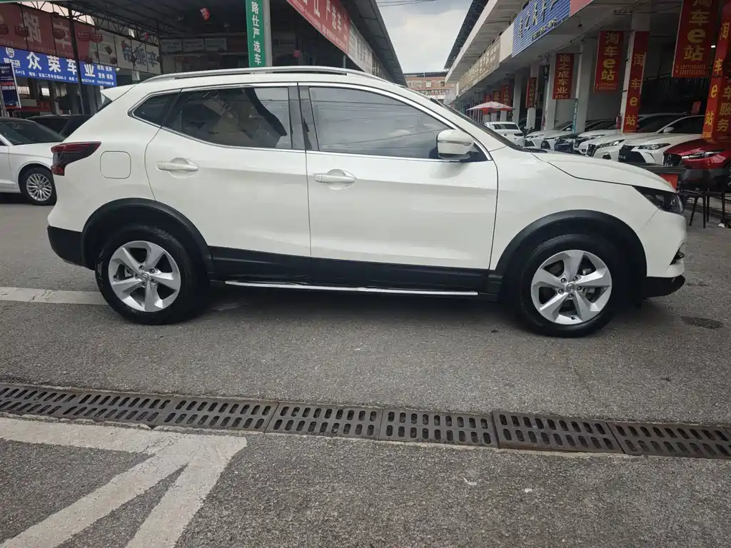 Nissan Qashqai — фото 4