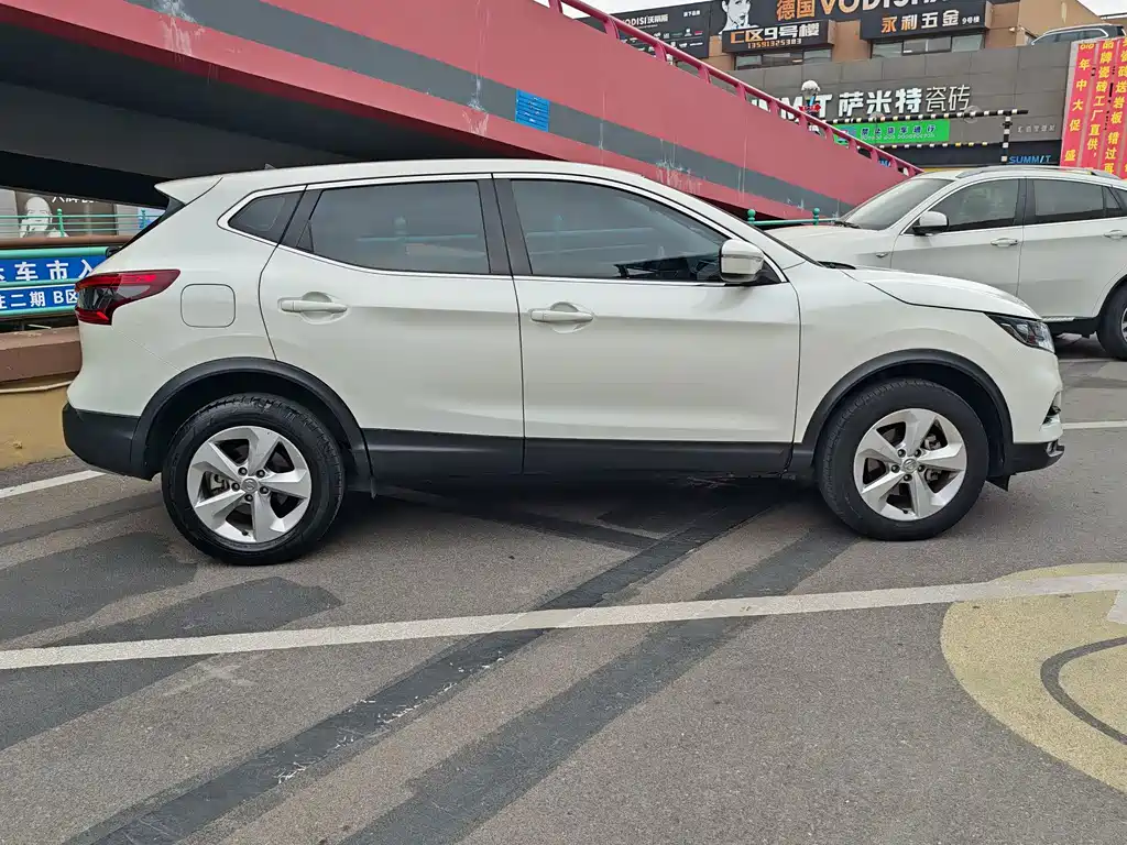 Nissan Qashqai — фото 4