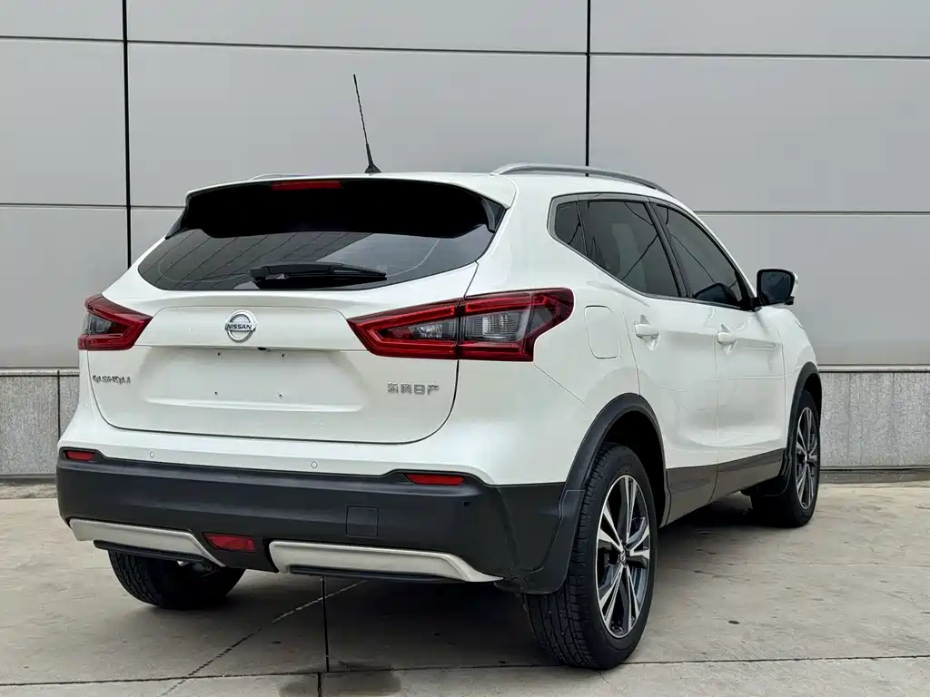 Nissan Qashqai — фото 4