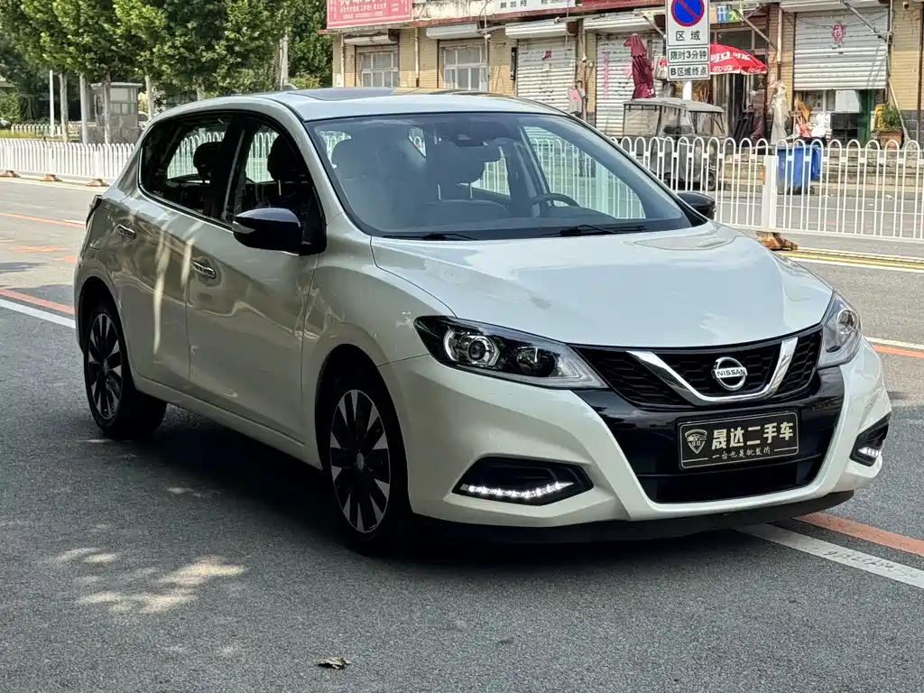 Nissan Tiida — фото 3