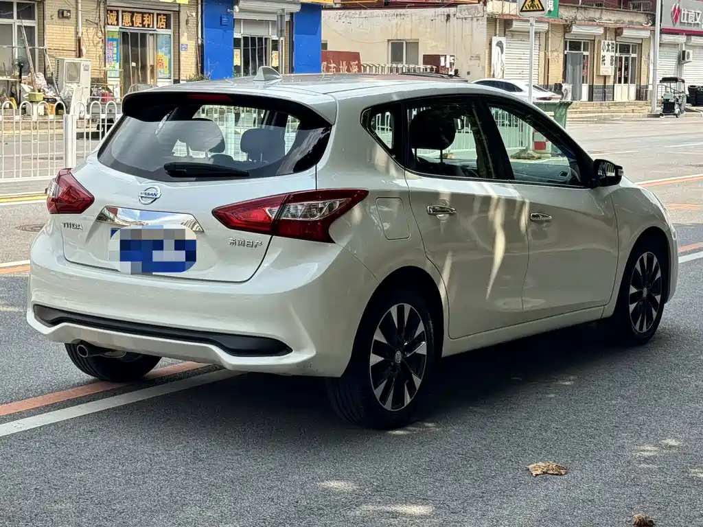 Nissan Tiida — фото 7