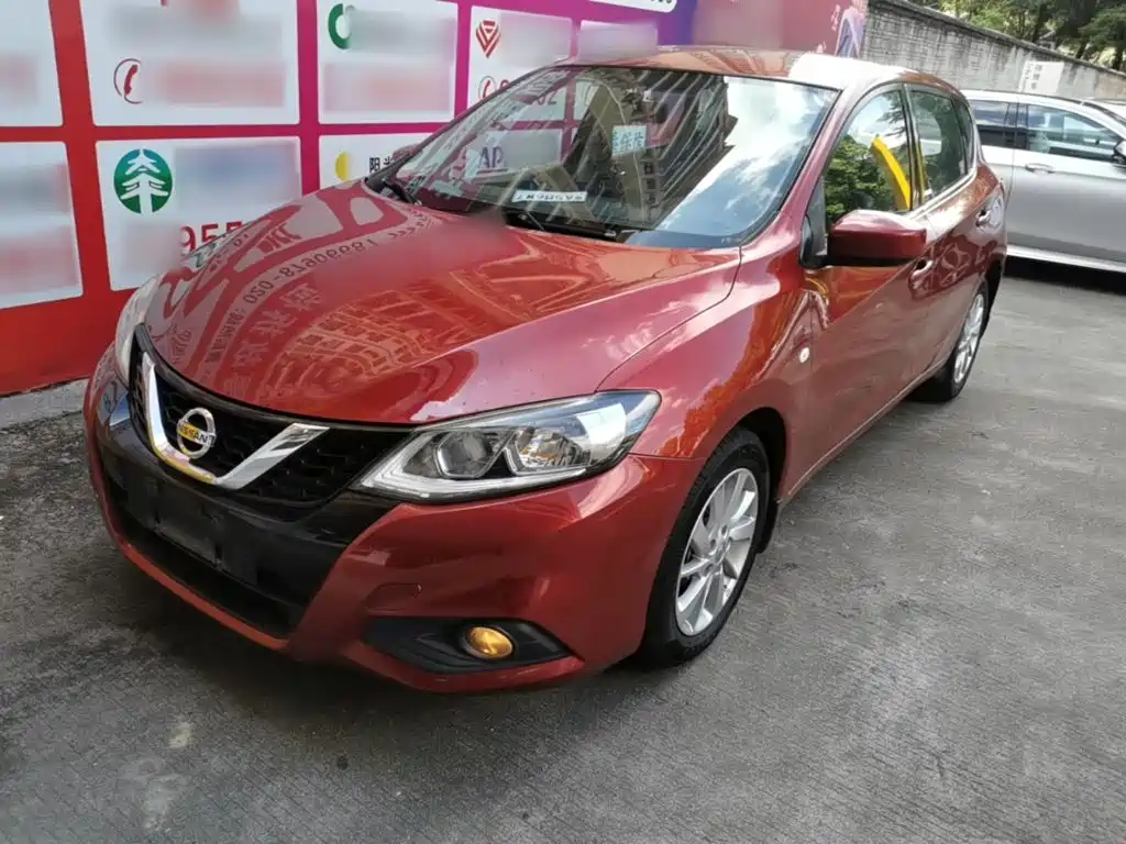 Nissan Tiida — фото 2